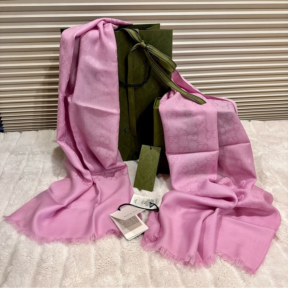 NWT! Gucci Pink Silk Wool Pashmina Scarf With Gift Box, Wrap Bag and Mailing Box